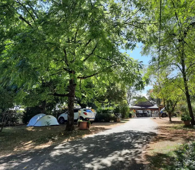 emplacement camping Les Tilleuls dans le Quercy